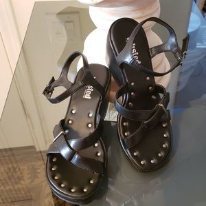 Women's Kenneth Cole low wedges black